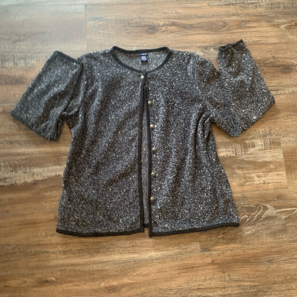 Size L Basic Editions Sweater